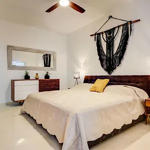 Nomad Deluxe Mexico